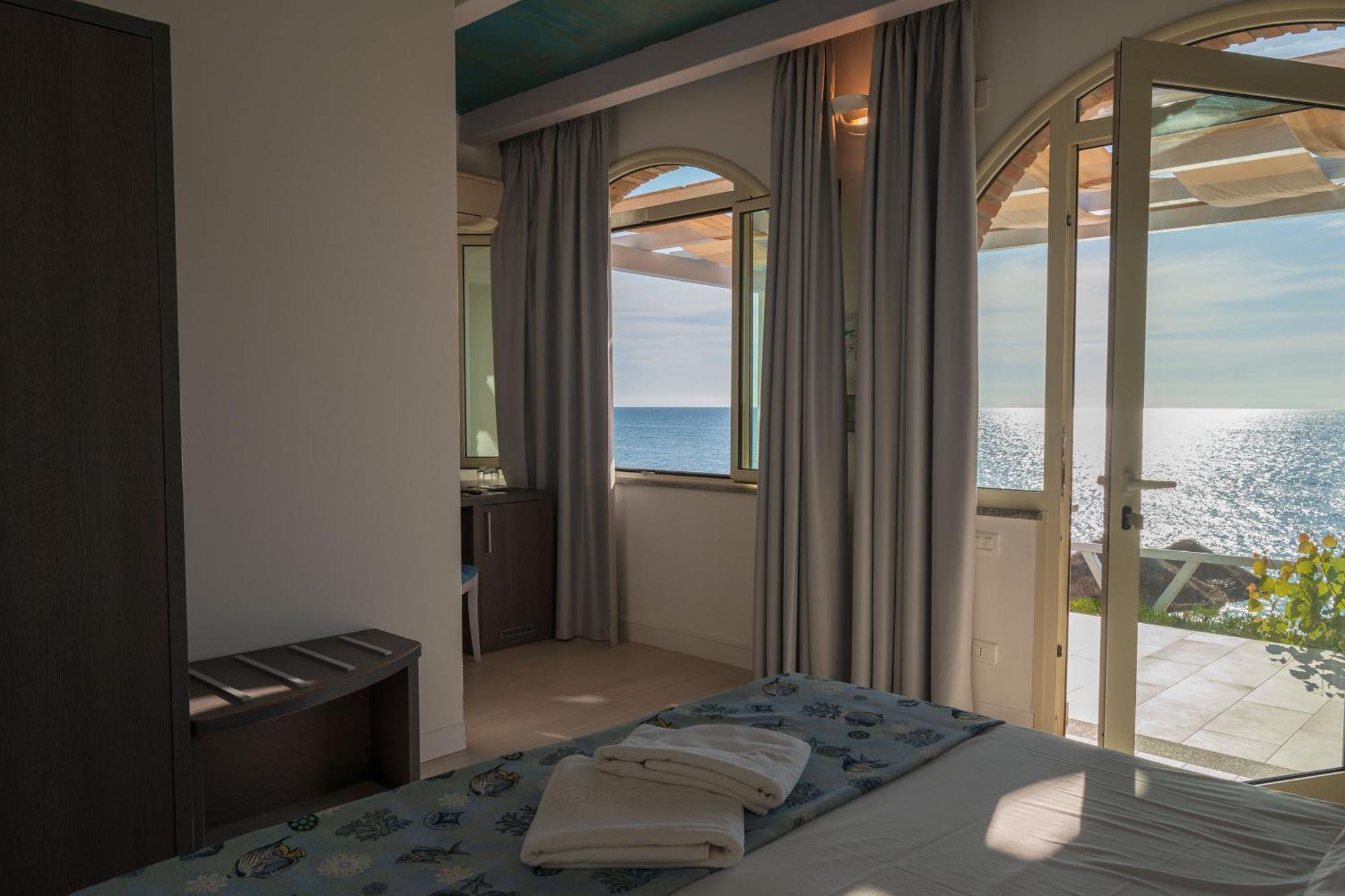 Stromboli Beach Tropea Санта-Доменика Экстерьер фото